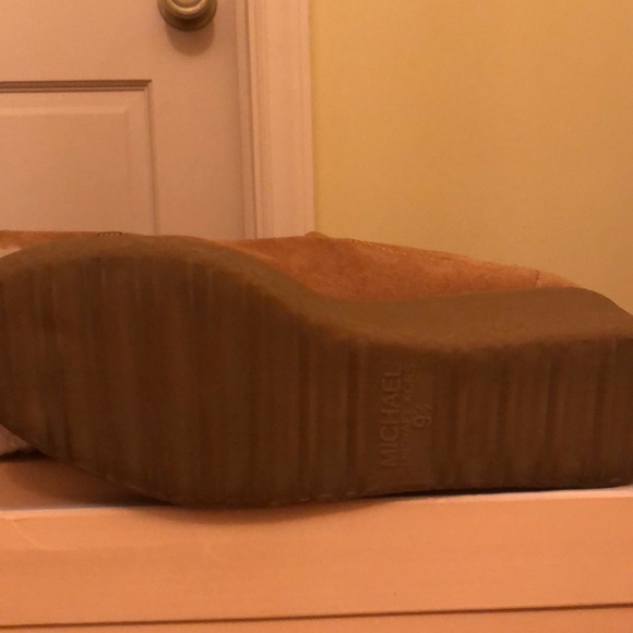 Michael Kors suede lace-up boot wedge - Picture 4 of 4